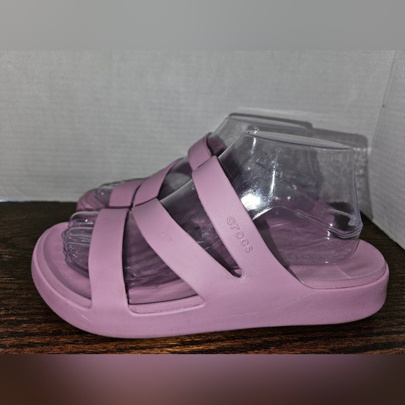 Crocs Getaway Strappy. Size 9. Worn But In Excellent Shape. (1) - Picture 2 of 4
